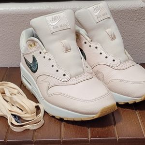 Women's NIKE Airmax 1 "GUAVA ICE"